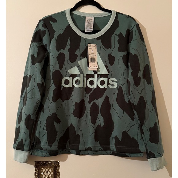NWT Adidas Women S Camo Print Crewneck Sweatshirt Emerald Legend GL6378 - Picture 2 of 7